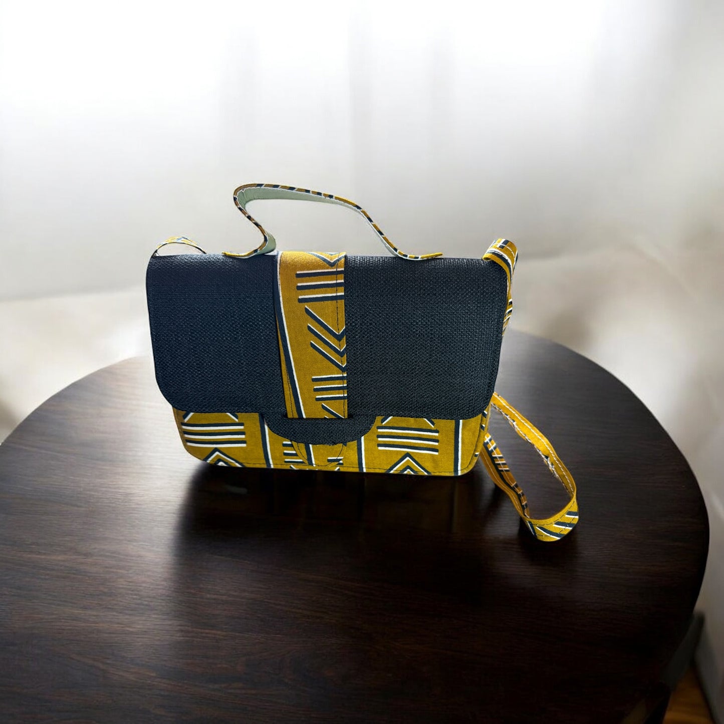 Sac à main en tissu africain – Bandoulière wax moutarde et noir – Fait main