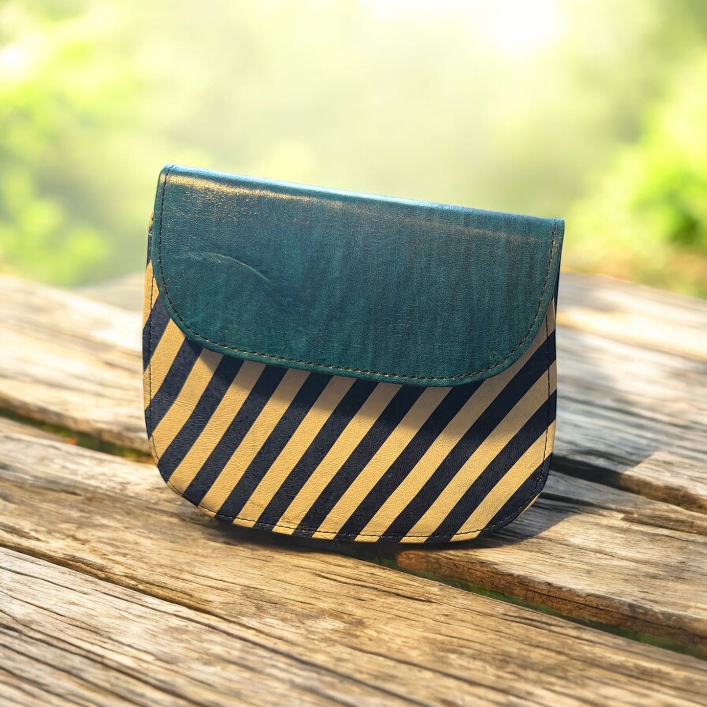 Sac en cuir et pagne tissé africain bleu– sac artisanal femme – sac bandoulière ethnique – sac fait main en cuir véritable – idée cadeau bohème (Copie)